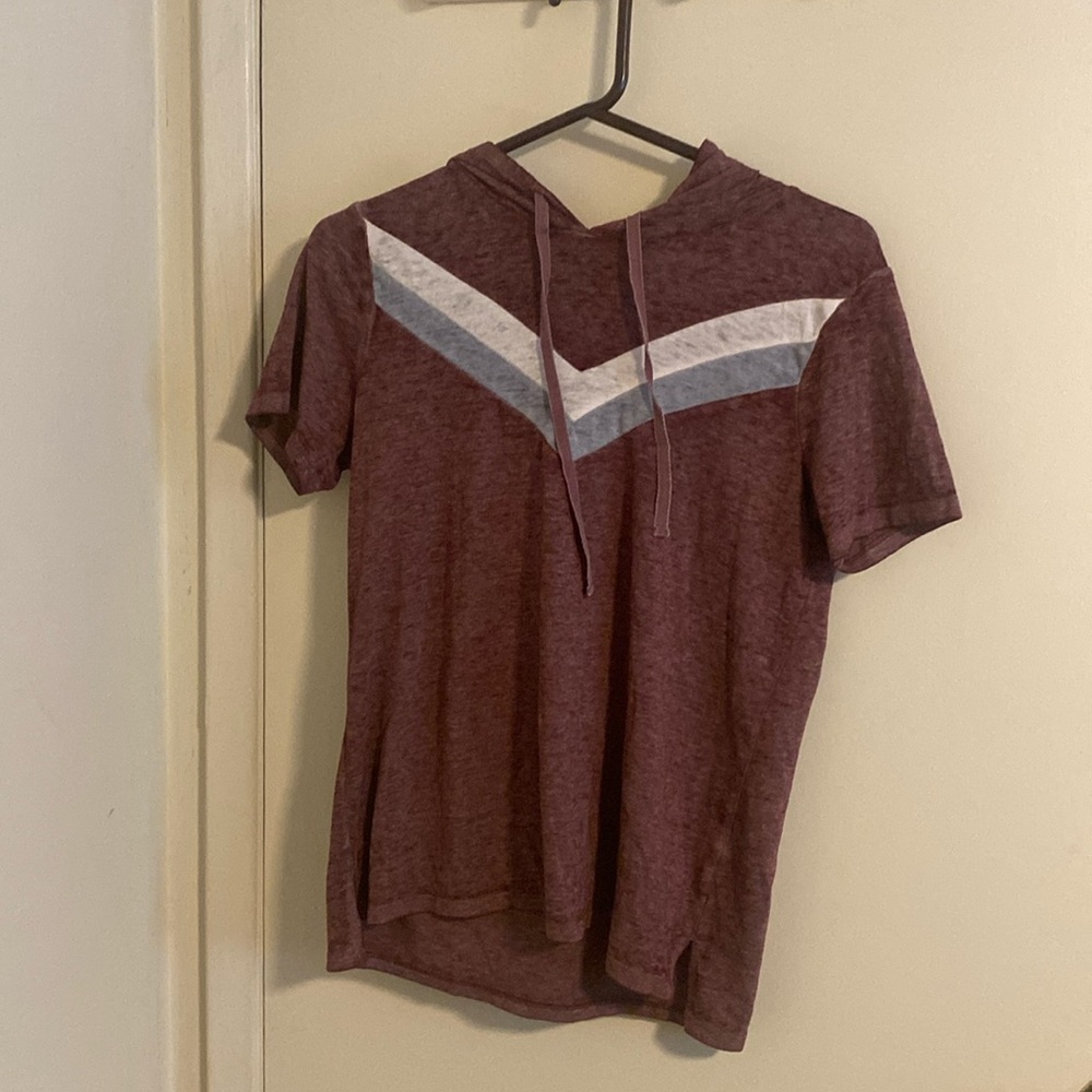 Burgundy Hoodie v neck shirt. Size medium.